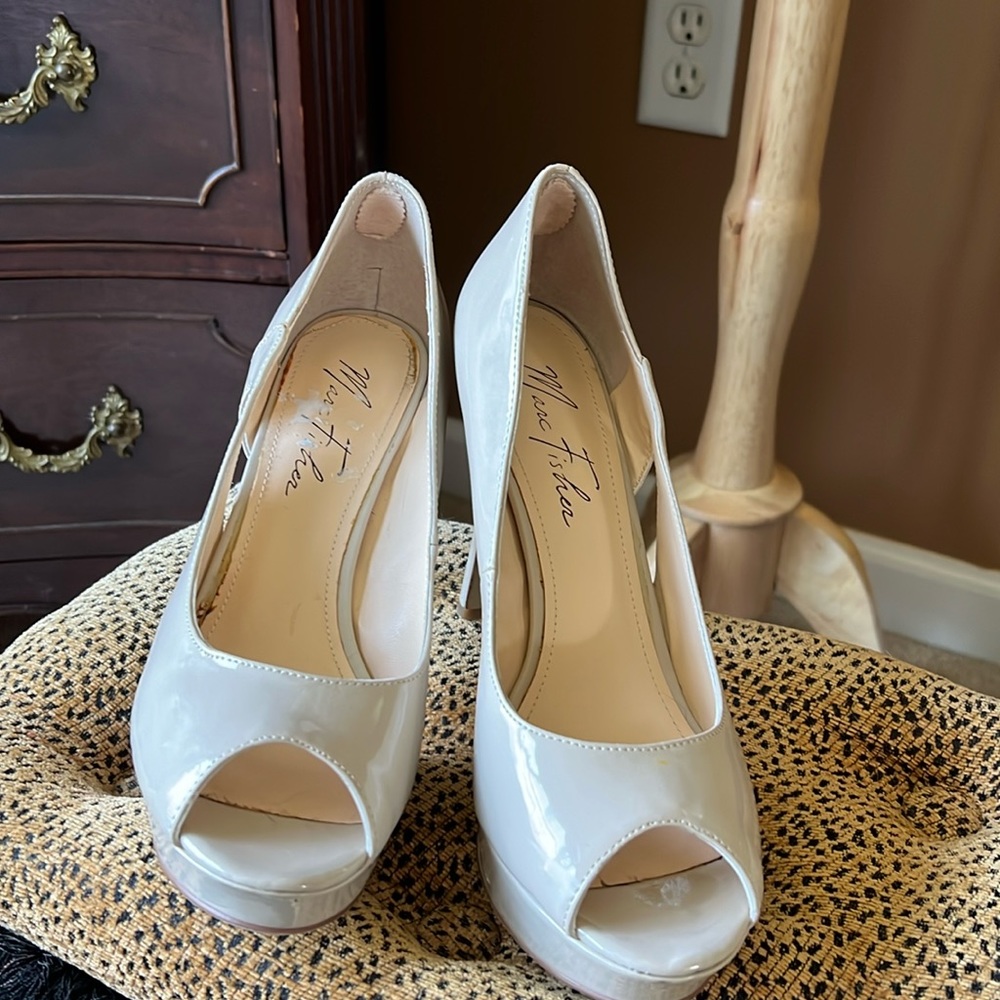 Marc Fisher cream patent leather platform heels size 7.5